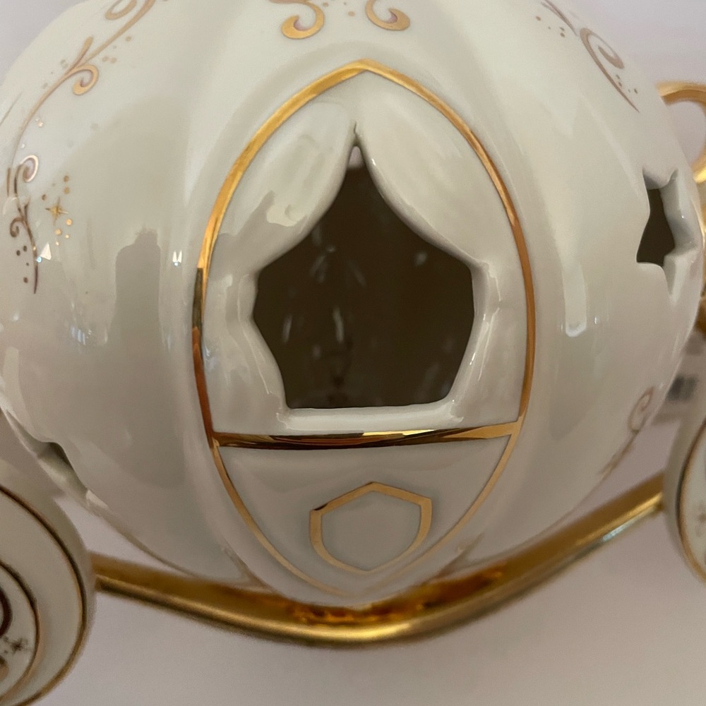Lenox Cinderella's Lighted Coach Disney Princess Sculpted Pumpkin Gold Trim New - Picture 6 of 10